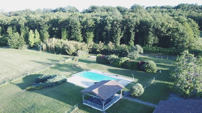 Gîte pour 2 personnes, avec jardin ainsi que piscine et vue à Larzac (Dordogne)
