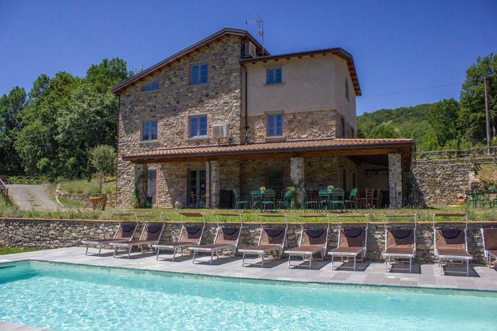 Agriturismo per 2 persone, con Terrazza e Giardino nonché Piscina e Panorama in Parco Nazionale dell'Appennino Tosco-Emiliano