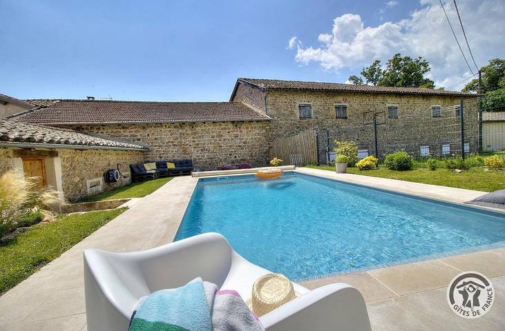 Gîte pour 11 personnes, avec jardin et piscine dans Rhône - 2