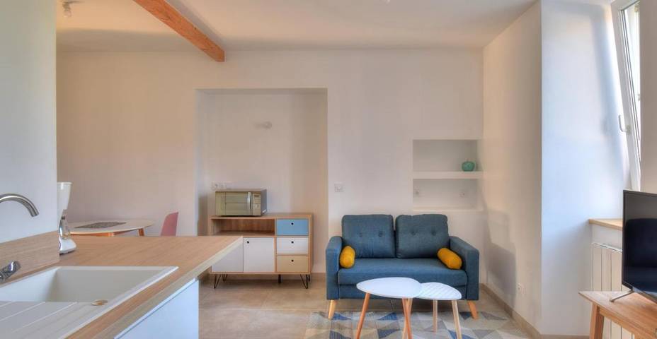 Gîte pour 2 personnes, avec Terrasse ainsi que Jardin et Vue à Ploubezre