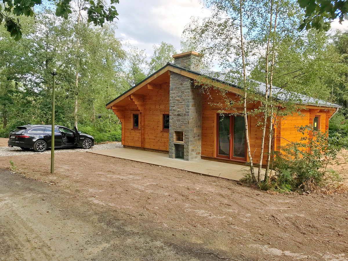 Chalet für 8 Personen im Ferienpark Village de Vacances Oignies in Viroinval, Parc Naturel Viroin Hermeton