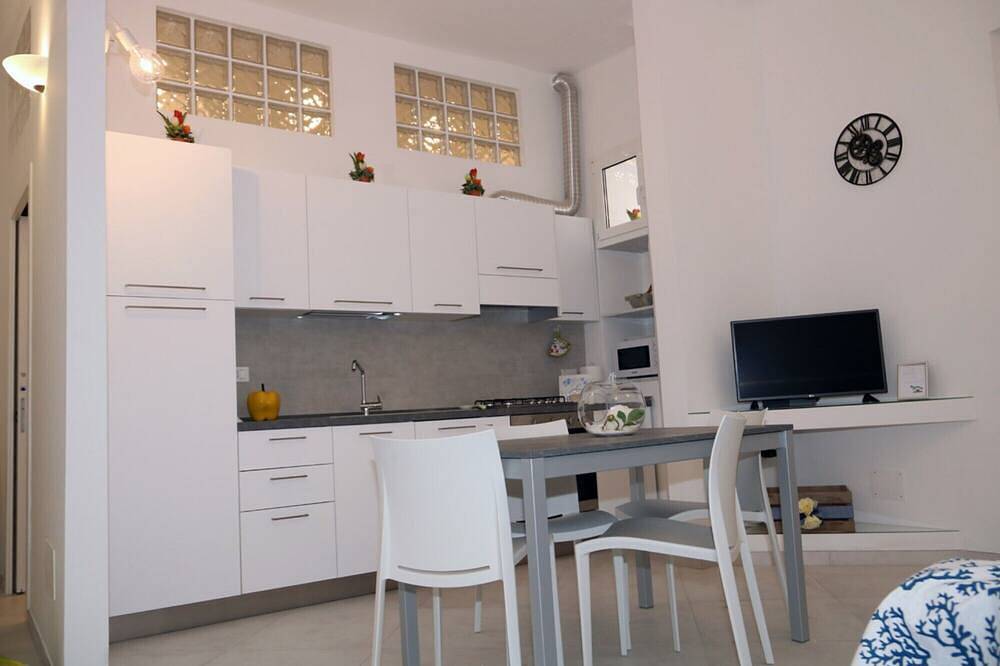 Ganze Wohnung, Casa da Bianca neue Wohnung 50 Meter vom Meer entfernt in Bagni Atlantic, Finale Ligure Gemeinde