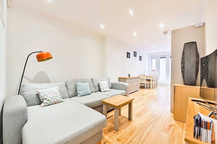 Apartment for 4 people, with balcony in Ealing