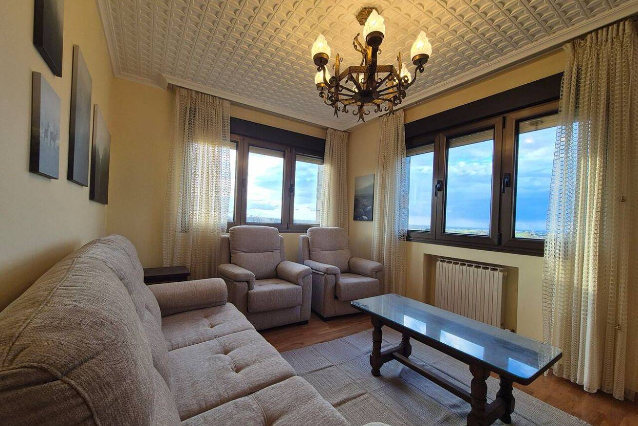 Apartamento entero, 210A Casa Linares Amplia casa en Villaviciosa in Villaviciosa , Costa Verde