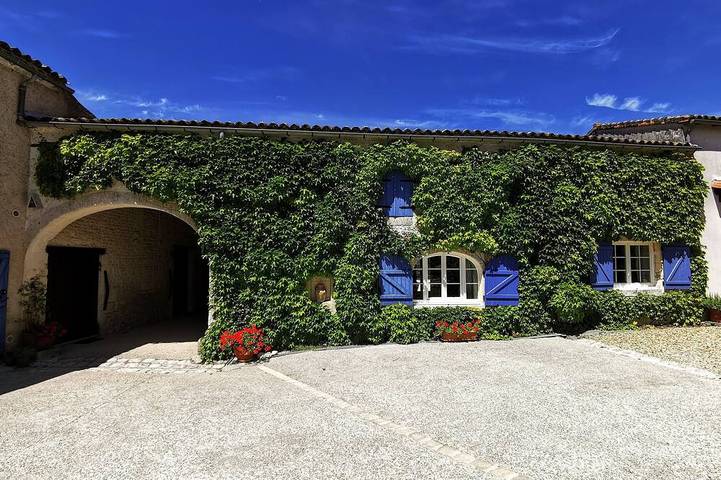 Location de vacances pour 4 personnes, avec Terrasse et Jardin à Segonzac