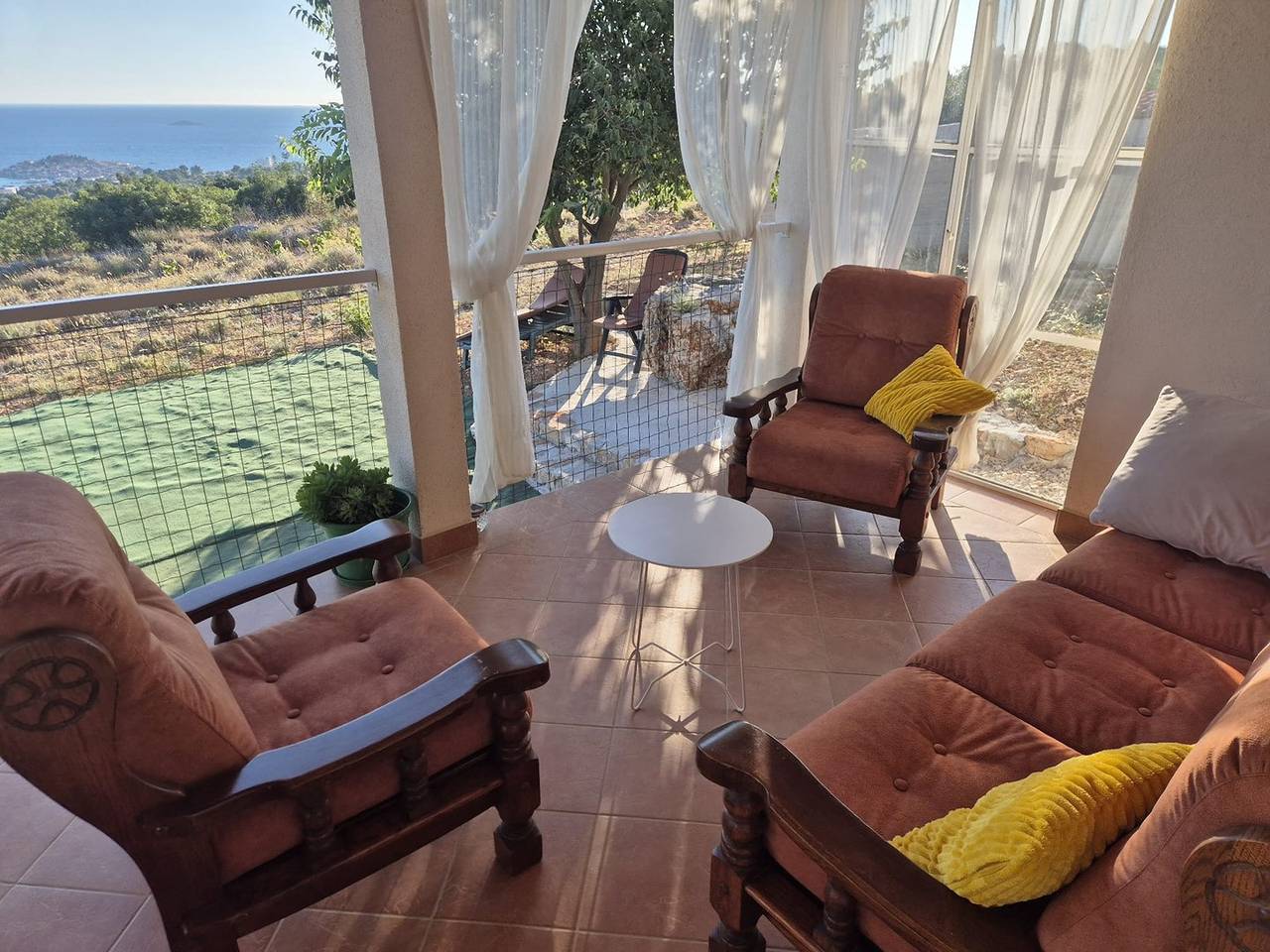 Robinson-Tourismus mit schöner Aussicht in Primošten, Šibenik-Knin