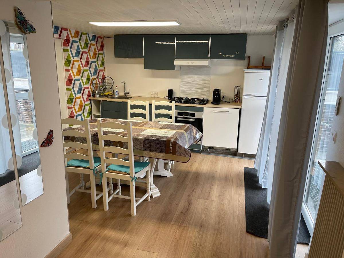 Appartement entier, Studio Apartment in Bollwiller, Région de Guebwiller