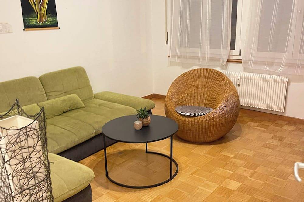 Ganze Wohnung, Minimalist space in Biel/Bienne, Biel Seeland
