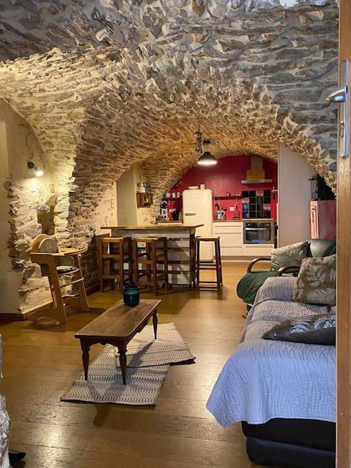 Appartement entier, Charmante cave voûtée 4 personnes in Saint-Jean-de-Fos, Région de Lodève