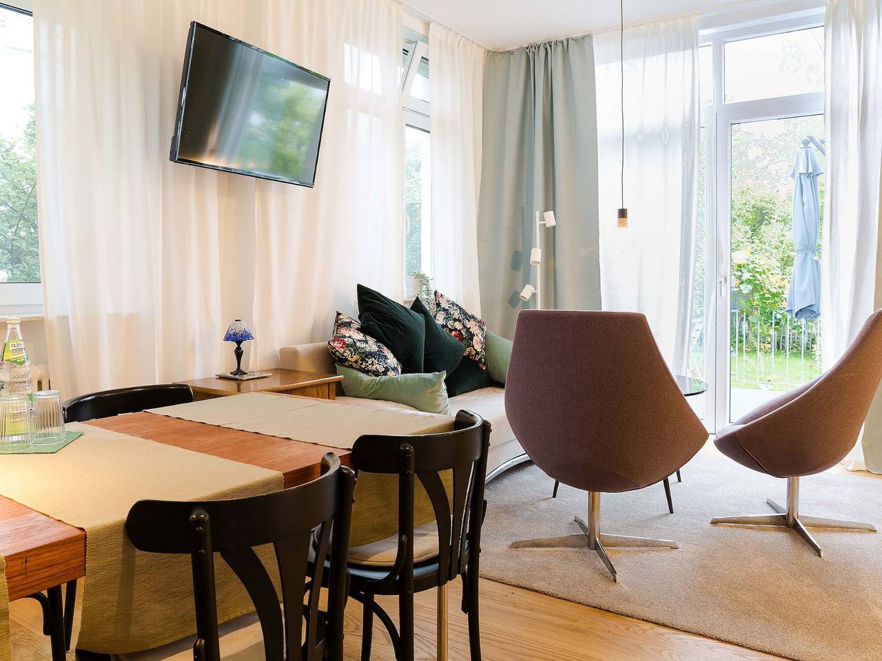 Ganze Wohnung, Apartment Am Apfelbaum, 45qm, Balkon, 1 Wohn-/Schlafzimmer, max. 4 Personen in Reutlingen, Neckar-Alb