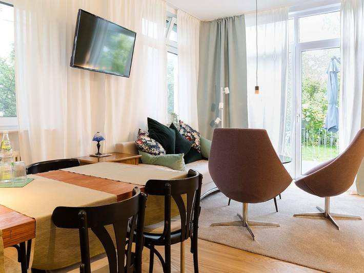 Entire apartment, Apartment Am Apfelbaum, 45 sqm, Balcony, 1 Living-/Bedroom, max. 4 Persons in Reutlingen, Neckar-Alb