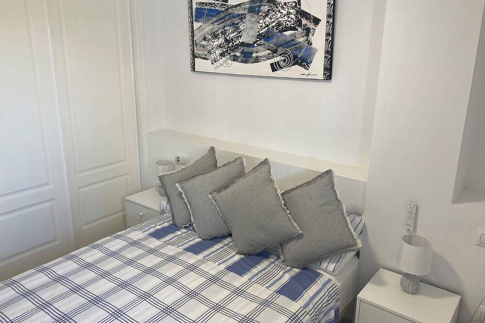 Entire apartment, Well Equipped 2 Bed Penthouse with Solarium close to beach and local amenities in Pueblo Patricia, Los Alcázares