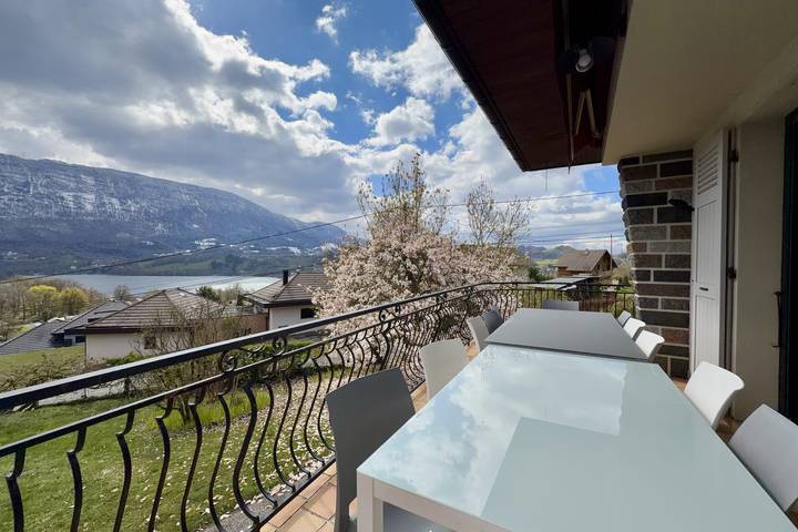 Villa pour 12 personnes, avec vue sur le lac ainsi que balcon et jardin en Savoie - 2