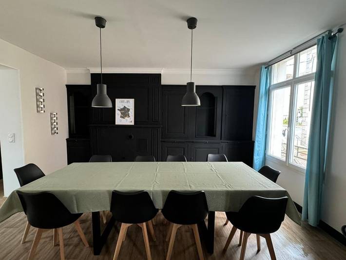 Gîte pour 14 personnes, avec Terrasse dans La Bazoge-Montpinçon