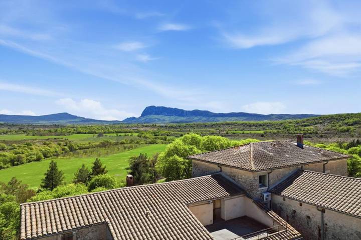 Location de vacances pour 15 personnes, avec vue ainsi que terrasse et jardin à Notre-Dame-de-Londres