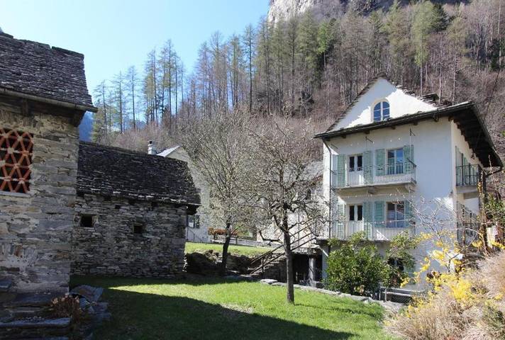 Maison d’hôte pour 2 personnes, avec jardin et vue dans Brione (Verzasca)