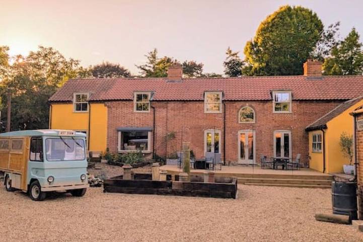 Agriturismo for 12 people, with hot tub and garden in Norfolk