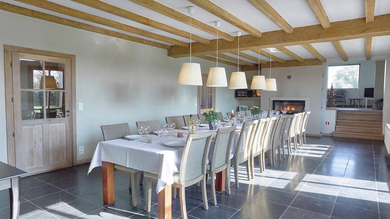 Geheel vakantieappartement, Vakantieappartement voor 24 personen met terras in Diksmuide, West-Vlaanderen