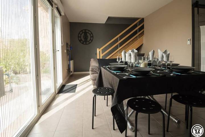 Gîte pour 6 personnes, avec jardin à Vernet