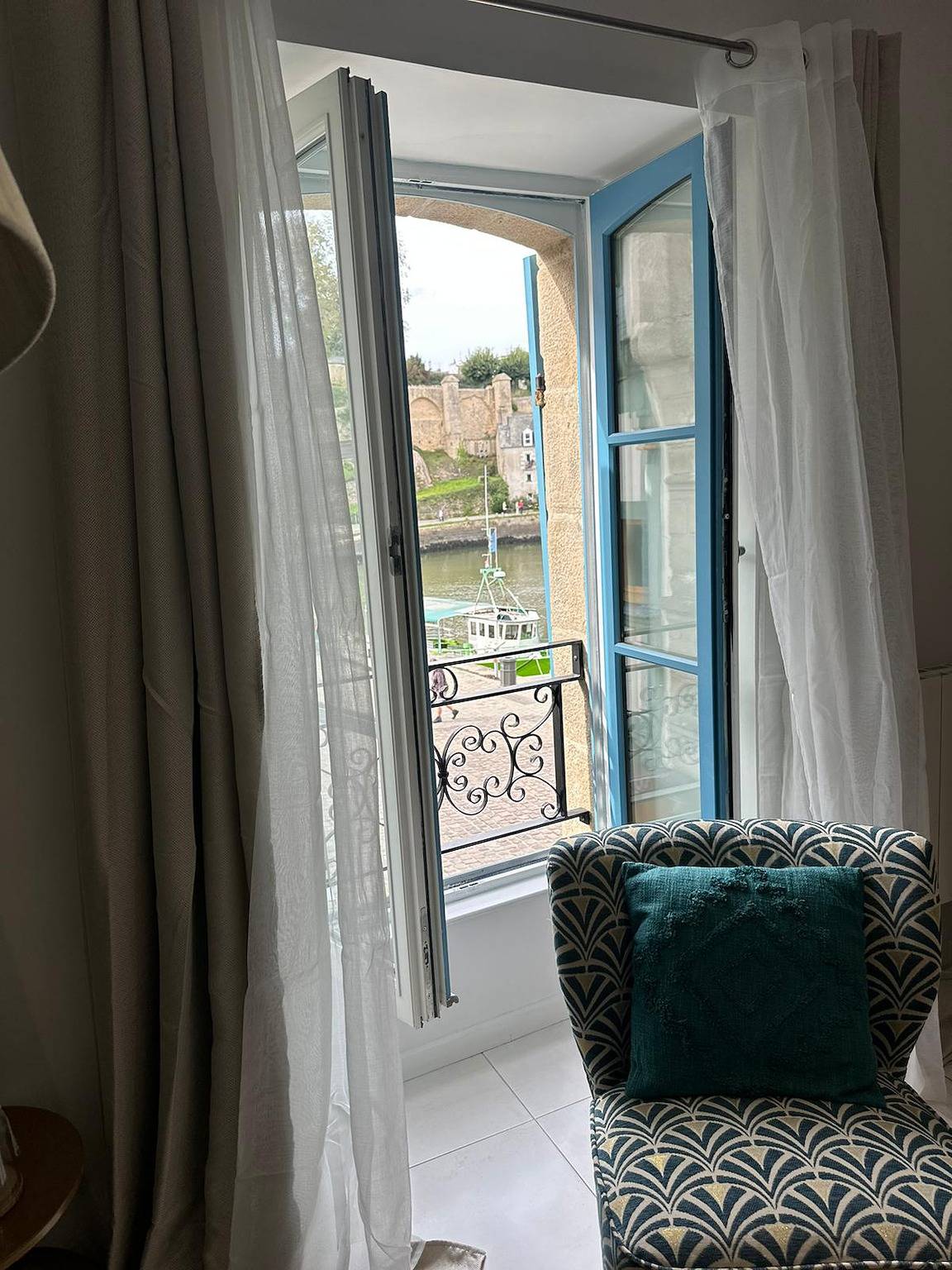 Ganze Wohnung, Eine außergewöhnliche Aussicht auf den Hafen von St-Goustan bietet diese renovierte 2-Zimmer-Wohnung in Auray, Côte des Mégalithes