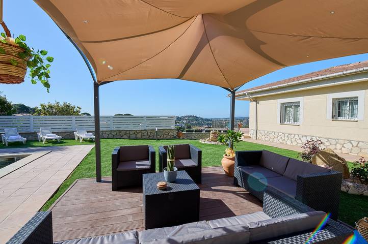 Chalet para 6 personas, con terraza y jardín, Se admiten mascotas en Selva - 2