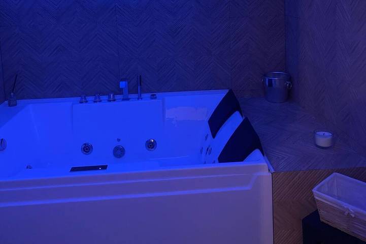 Ferienwohnung für 4 Personen, mit Balkon und Whirlpool in Brindisi - 4