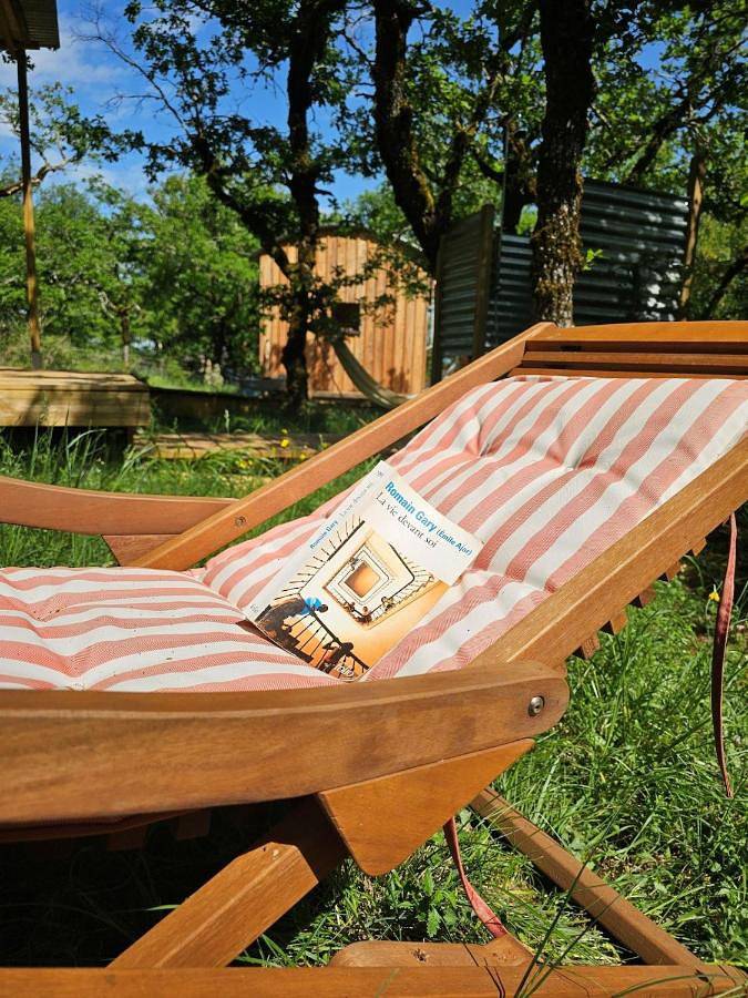 Gîte pour 2 personnes, avec terrasse ainsi que vue et jardin dans Cénevières - 2