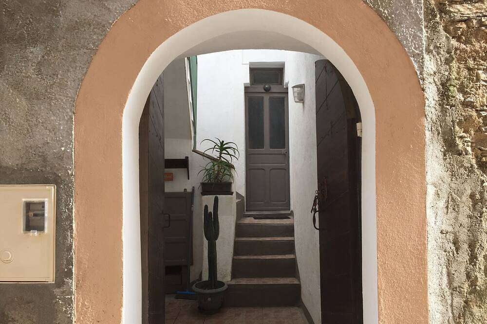 House Between Sea And Mountain in Novella, Région de Calvi