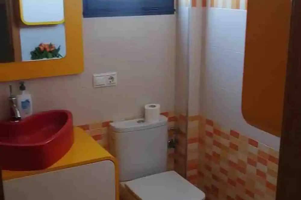 Casa con Jardin 300m2 La Casa de Mauriz in Ponferrada, El Bierzo