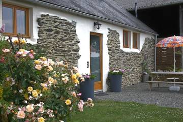 Gîte pour 2 personnes, avec terrasse à Lopérec
