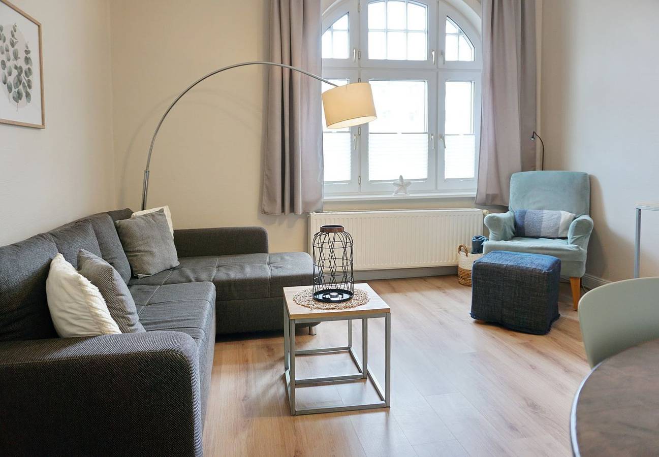 Ganze Wohnung, Genießen Sie  besonderen Charme dieser Wohnung durch die schönen Rundbogenfenster im alten Bäderstil in Westerland, Sylt (Gemeinde)