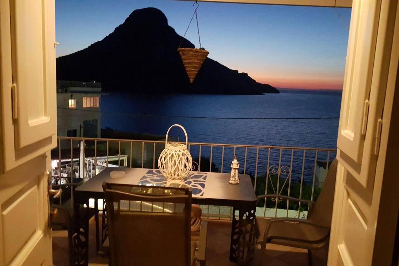 Grande Grotta Studios - Sleeps 8 - Free Parking in Mirties, Kalymnos