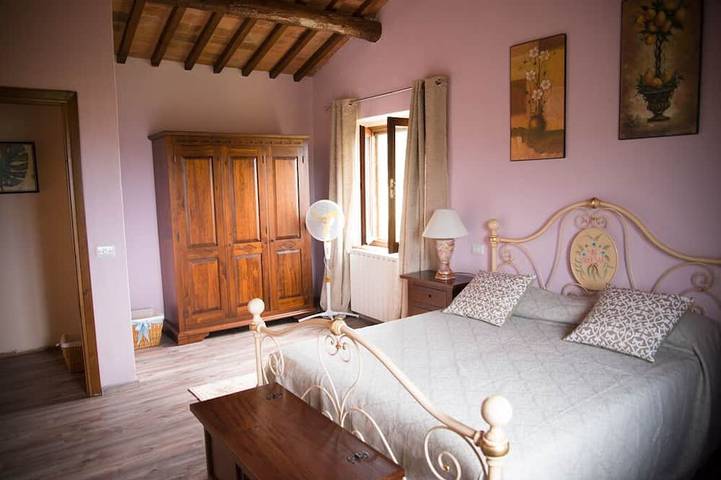 Entire apartment, Idyllic Tuscan-Umbrian apartments within a villa with pool in Città della Pieve, Perugia Province