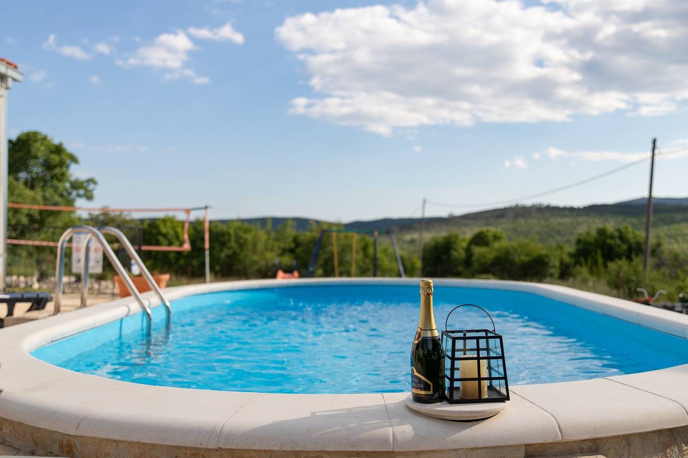 Ferienhaus mit zwei Schlafzimmern und Pool in Veliki Broćanac, Dalmatinisches Zagora
