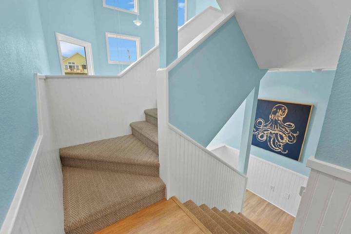 Vacation rental for 14 people, with yard and hot tub, with pets in Hatteras Island