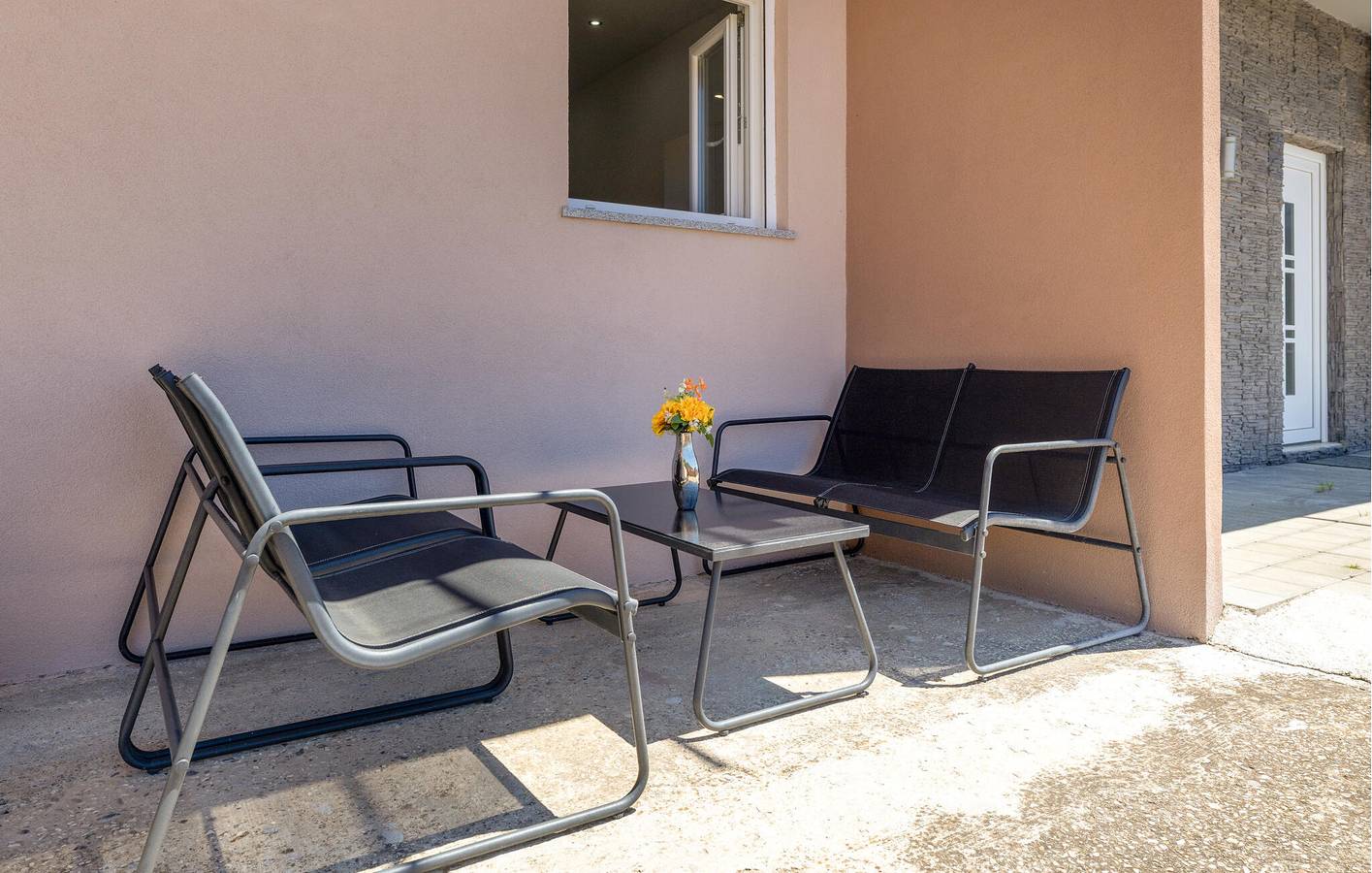 Ganze Ferienwohnung, Apartment mit Meerblick, Terrasse, Parkplatz und moderner Ausstattung in Ploče in Ploce, Dubrovnik-Neretva
