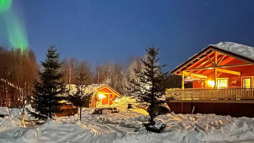 Feriehus for 7 personer, med sauna og terrasse i tillegg til jacuzzi i Finnmark