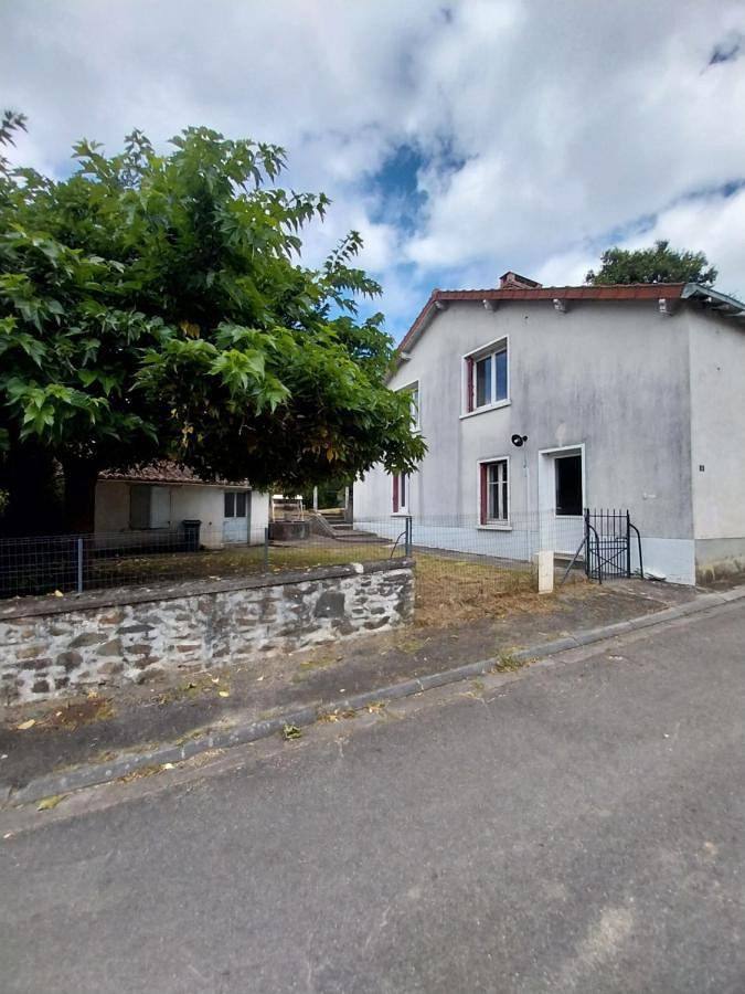 Location de vacances pour 8 personnes, avec jardin, animaux acceptés à Saint-Sornin-la-Marche