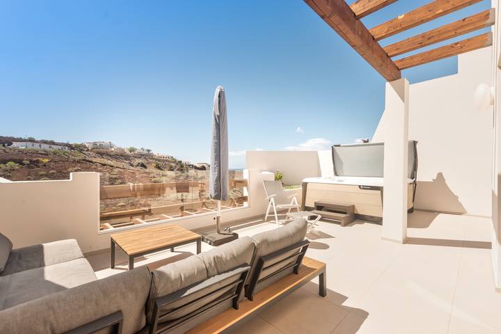 Loft voor 4 personen, with kinderzwembad and whirlpool as well as terras op Tenerife