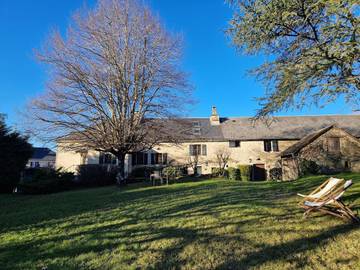 Gîte pour 11 personnes, avec vue et jardin à Madranges