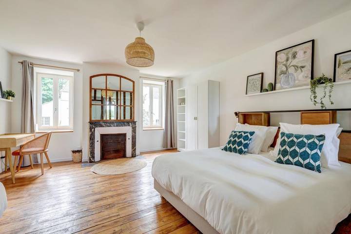 Maison d’hôte pour 20 personnes, avec jardin et sauna ainsi que vue et piscine en Bourgogne - 2