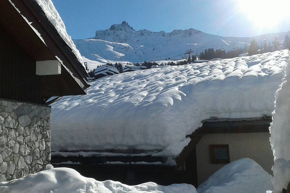 Apartamento entero, Apartamento Valmorel (4 personas 30 m2) de vuelta a los esquís. Terraza con porche. in Valmorel, Les Avanchers-Valmorel