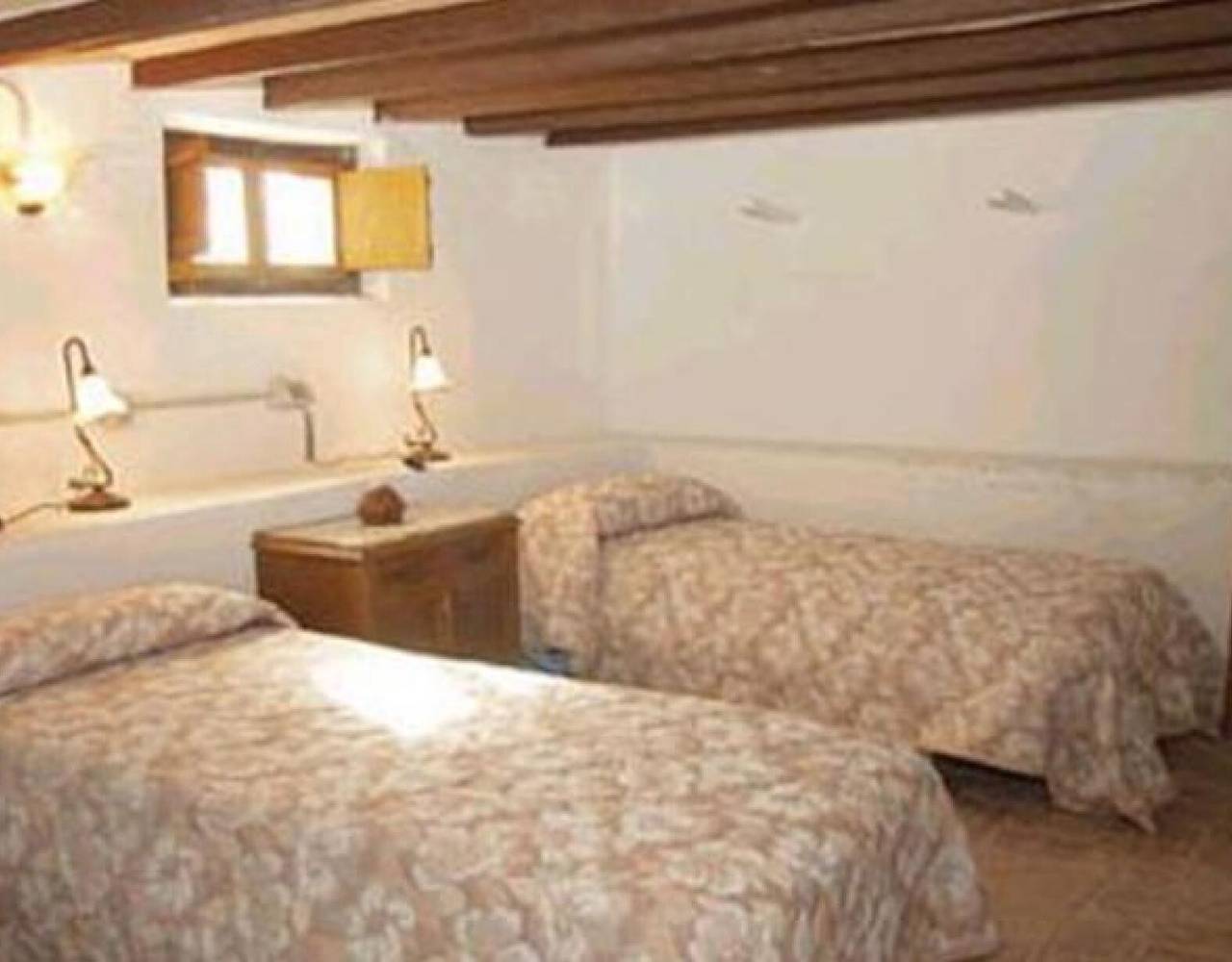 Finca 'Miramontes' mit Bergblick, privater Terrasse und Klimaanlage in Villena, Alicante Binnenland