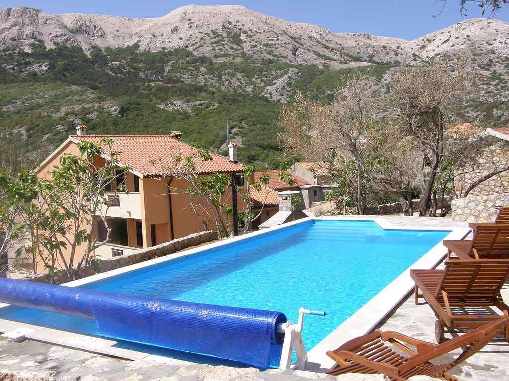 Villa traditionell eingerichtet mit Swimmingpool und Grillterrasse in Baska, Krk