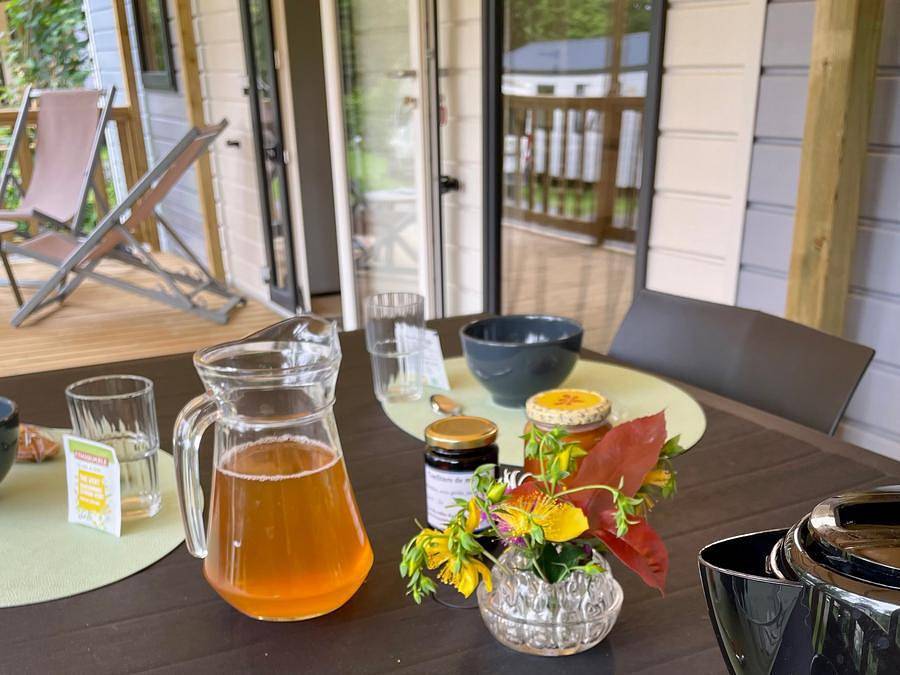 Flower Camping et Base de Loisirs de Rouffiac - Mobilheim 8 personen - Mobilheim Premium Rouffiac 40m² (3 Schlafzimmer) + 2 Bäder + Lv + Ll + Terrasse 6/8 Pers. in Angoisse, Périgord Vert