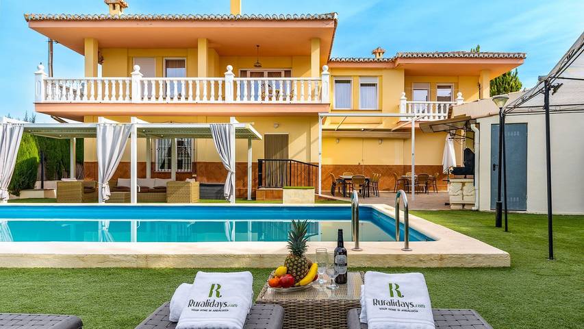 Chalet para 14 personas, con piscina y balcón/terraza en Vega de Granada