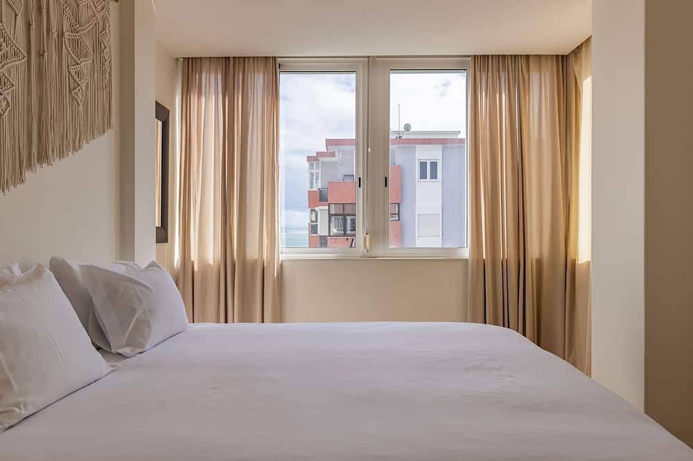 Ganze Wohnung, Sunny Horizon Retreat by Lovelystay in Paço de Arcos, Costa de Lisboa