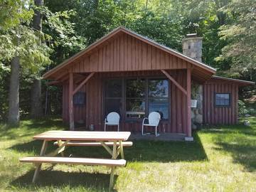 Log Cabin for 6 Guests in Lake Michigan, Torch Lake, Picture 2