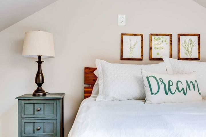 Vacation house for 12 people, with yard and balcony in Charlotte