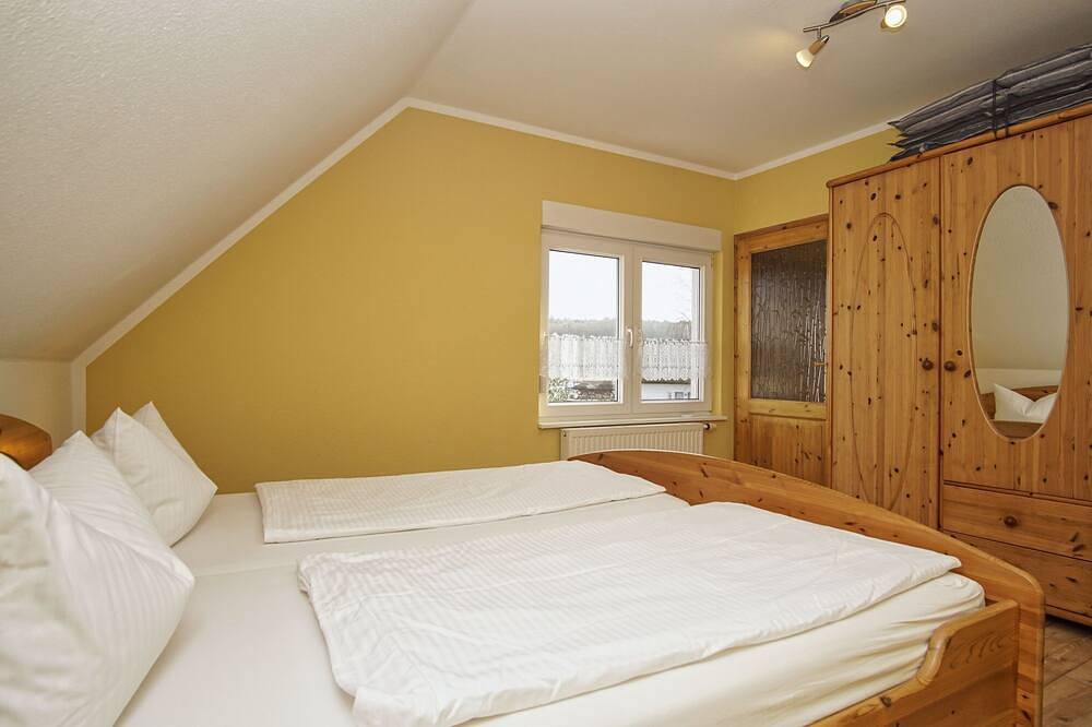 Ganze Wohnung, Gemütliche Ferienwohnung in Wassernähe - Ferienhaus Stark Ferienwohnung 01 in Ralswiek, Bergen auf Rügen und Umgebung